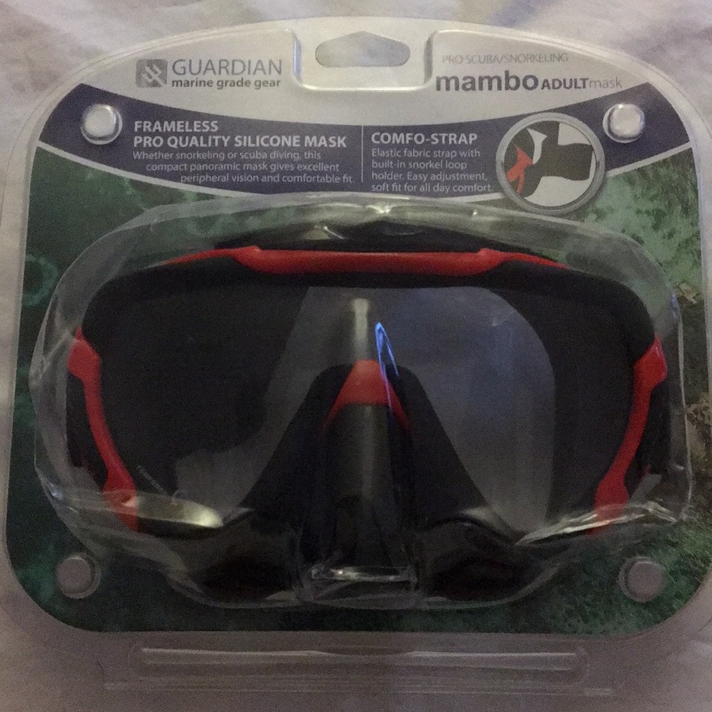 Snorkeling goggles